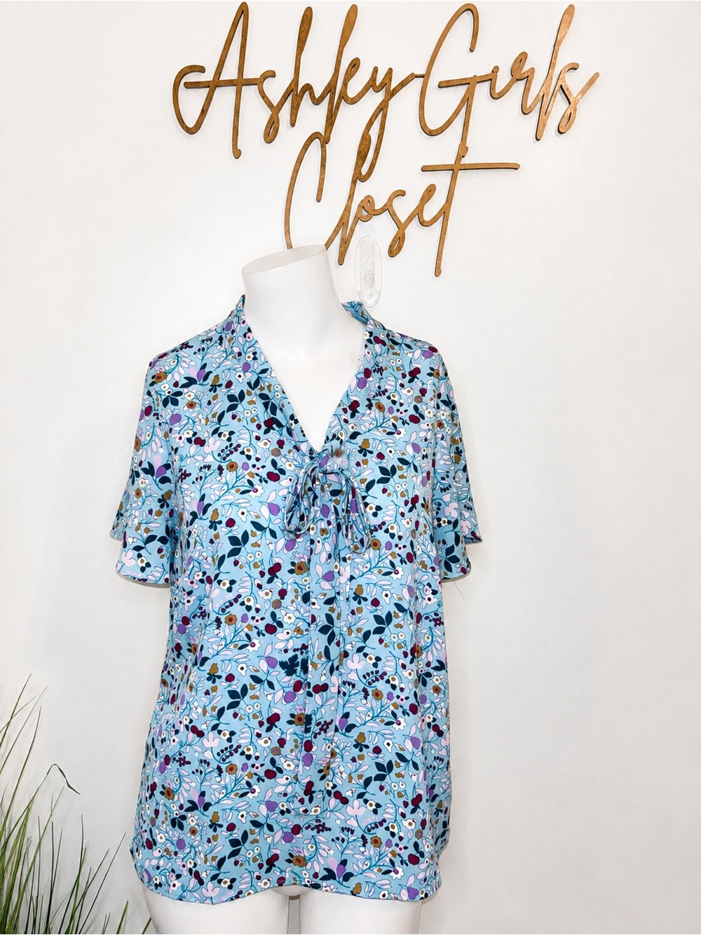 Talbots Floral Print Blouse Blue Tie Front Short Sleeve Size S